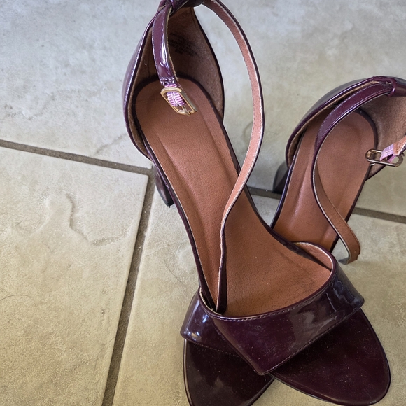 Elegant Burgundy Women's Heels - Picture 7 of 8